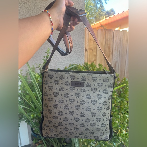 MCM unisex Monogrammed Beige and Brown Shoulder Bag w/authentication card - Picture 1 of 16